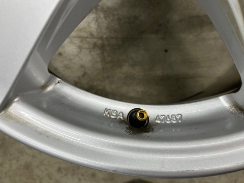 Felga Hyundai 7jx16 ET40 5x114,3 felgi aluminiowe 16 cali KOMPLET Dezent TS8987 Felga Hyundai 7jx16 ET40 5x114,3 felgi aluminiowe 16 cali KOMPLET Dezent TS8987
