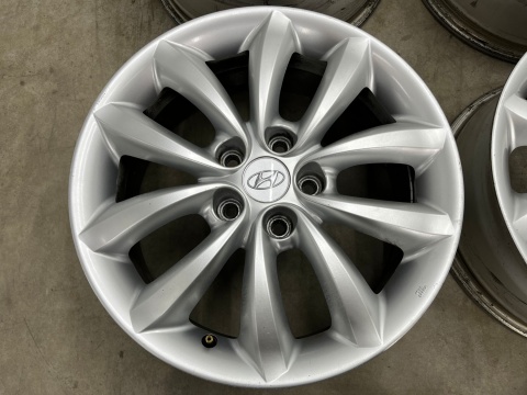 Felga Hyundai Grandeur IV 05-11r. 7jx17 ET38,5 5x114,3 felgi aluminiowe 17 cali oryginalne KOMPLET 52910-3l260 Felga Hyundai Grandeur IV 05-11r. 7jx17 ET38,5 5x114,3 felgi aluminiowe 17 cali oryginalne KOMPLET 52910-3l260