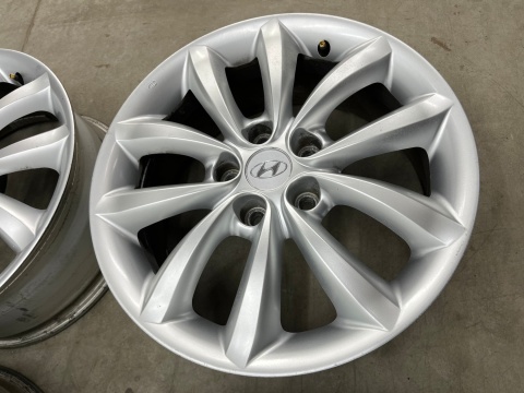 Felga Hyundai Grandeur IV 05-11r. 7jx17 ET38,5 5x114,3 felgi aluminiowe 17 cali oryginalne KOMPLET 52910-3l260 Felga Hyundai Grandeur IV 05-11r. 7jx17 ET38,5 5x114,3 felgi aluminiowe 17 cali oryginalne KOMPLET 52910-3l260