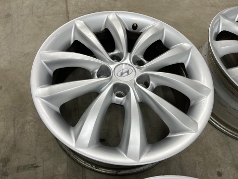 Felga Hyundai Grandeur IV 05-11r. 7jx17 ET38,5 5x114,3 felgi aluminiowe 17 cali oryginalne KOMPLET 52910-3l260 Felga Hyundai Grandeur IV 05-11r. 7jx17 ET38,5 5x114,3 felgi aluminiowe 17 cali oryginalne KOMPLET 52910-3l260