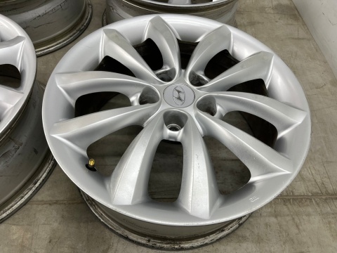 Felga Hyundai Grandeur IV 05-11r. 7jx17 ET38,5 5x114,3 felgi aluminiowe 17 cali oryginalne KOMPLET 52910-3l260 Felga Hyundai Grandeur IV 05-11r. 7jx17 ET38,5 5x114,3 felgi aluminiowe 17 cali oryginalne KOMPLET 52910-3l260