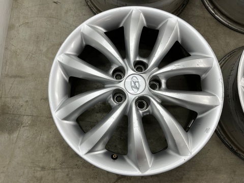 Felga Hyundai Grandeur IV 05-11r. 7jx17 ET38,5 5x114,3 felgi aluminiowe 17 cali oryginalne KOMPLET 52910-3l260 Felga Hyundai Grandeur IV 05-11r. 7jx17 ET38,5 5x114,3 felgi aluminiowe 17 cali oryginalne KOMPLET 52910-3l260