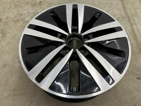 Felga Mercedes w177 CLA C118 X118 w247 CL c215 6.5jx17 ET44 5x112 felga pojedyncza aluminiowa 17 cali oryginalna a1774010200 Felga Mercedes w177 CLA C118 X118 w247 CL c215 6.5jx17 ET44 5x112 felga pojedyncza aluminiowa 17 cali oryginalna a1774010200