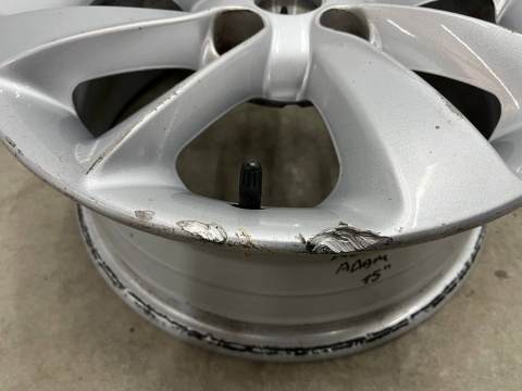 Felga Opel Adam Meriva 6jx15 ET39 4x100 pojedyncza sztuka 15 cali opo99 Felga Opel Adam Meriva 6jx15 ET39 4x100 pojedyncza sztuka 15 cali opo99