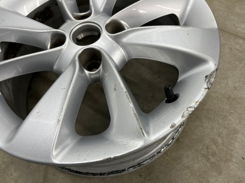 Felga Opel Adam Meriva 6jx15 ET39 4x100 pojedyncza sztuka 15 cali opo99 Felga Opel Adam Meriva 6jx15 ET39 4x100 pojedyncza sztuka 15 cali opo99