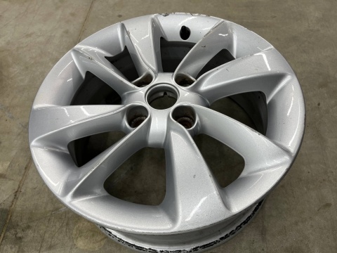 Felga Opel Adam Meriva 6jx15 ET39 4x100 pojedyncza sztuka 15 cali opo99 Felga Opel Adam Meriva 6jx15 ET39 4x100 pojedyncza sztuka 15 cali opo99