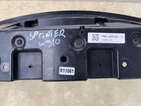 Pas przedni Mercedes-Benz Sprinter III W907 W910 2018r.- wzmocnienie belka okular oryginalny a9108800500 Pas przedni Mercedes-Benz Sprinter III W907 W910 2018r.- wzmocnienie belka okular oryginalny a9108800500