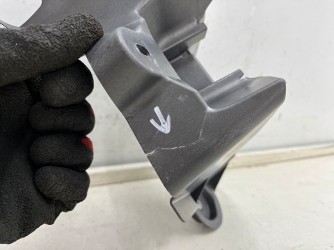 Mocowanie radaru Mazda 2 III DJ DL LIFT 19r.- lewy tylny kosz uchwyt stelaż mocowanie na Asystent Pasa Distronik lewy tył Mocowanie radaru Mazda 2 III DJ DL LIFT 19r.- lewy tylny kosz uchwyt stelaż mocowanie na Asystent Pasa Distronik lewy tył