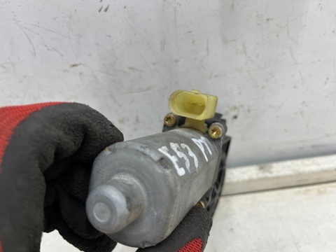Podnośnik szyb BMW X5 E53 E46 E63 E64 Z4 E85 02-08r. prawy przedni tylny silniczek podnoszenia szyby prawy przód tył 8362064 Podnośnik szyb BMW X5 E53 E46 E63 E64 Z4 E85 02-08r. prawy przedni tylny silniczek podnoszenia szyby prawy przód tył 8362064