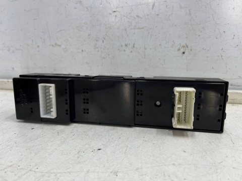 Przełącznik Hyundai Grandeur IV 05-11r. panel przycisk szyb lewy przedni kierowcy lewy przód 93570-3l102wk Przełącznik Hyundai Grandeur IV 05-11r. panel przycisk szyb lewy przedni kierowcy lewy przód 93570-3l102wk