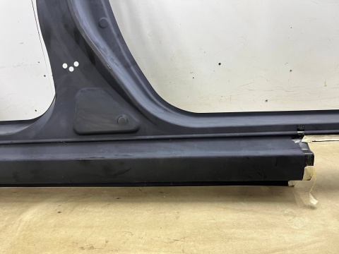Poszycie Mazda 3 III BM BN 13-18r. prawy środkowy słupek próg tylny ćwiartka reperaturka NOWA oryginalna Poszycie Mazda 3 III BM BN 13-18r. prawy środkowy słupek próg tylny ćwiartka reperaturka NOWA oryginalna