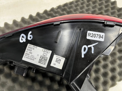 Lampa Audi Q6 e-tron 23r.- prawa tylna LED w błotnik ORYGINALNA prawy tył Europa 85h945092 Lampa Audi Q6 e-tron 23r.- prawa tylna LED w błotnik ORYGINALNA prawy tył Europa 85h945092