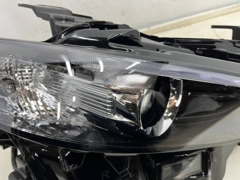 Lampa reflektor Mazda 3 IV BP 19r.- PRAWA przednia LED prawy przód 8 pin EUROPA bcjh-51030 Lampa reflektor Mazda 3 IV BP 19r.- PRAWA przednia LED prawy przód 8 pin EUROPA bcjh-51030