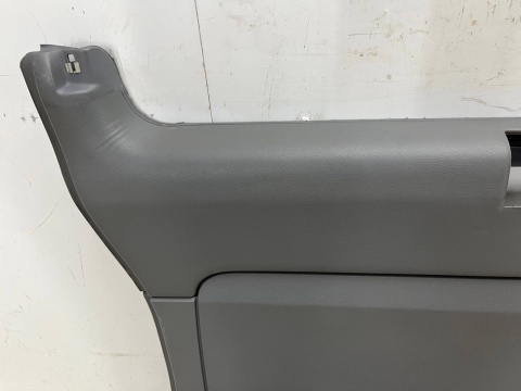 Tapicerka Mercedes Vito Viano W639 LONG 03-14r. lewy boczek środkowy osłona środkowa naprzeciwko drzwi przesuwnych Tapicerka Mercedes Vito Viano W639 LONG 03-14r. lewy boczek środkowy osłona środkowa naprzeciwko drzwi przesuwnych