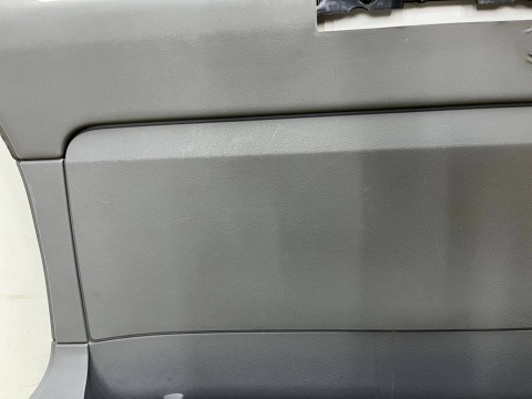 Tapicerka Mercedes Vito Viano W639 LONG 03-14r. lewy boczek środkowy osłona środkowa naprzeciwko drzwi przesuwnych Tapicerka Mercedes Vito Viano W639 LONG 03-14r. lewy boczek środkowy osłona środkowa naprzeciwko drzwi przesuwnych
