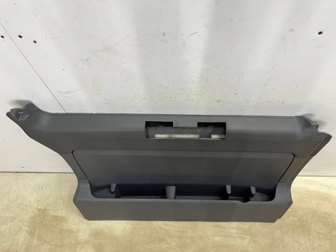 Tapicerka Mercedes Vito Viano W639 LONG 03-14r. lewy boczek środkowy osłona środkowa naprzeciwko drzwi przesuwnych Tapicerka Mercedes Vito Viano W639 LONG 03-14r. lewy boczek środkowy osłona środkowa naprzeciwko drzwi przesuwnych