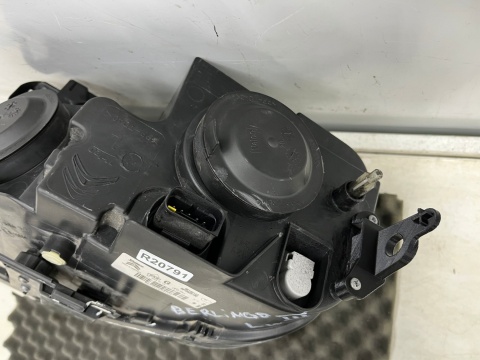 Lampa reflektor Citroen Berlingo III 3 Multispace 18-23r. lewa przednia wersja osobowa lewy przód 9816825180 Lampa reflektor Citroen Berlingo III 3 Multispace 18-23r. lewa przednia wersja osobowa lewy przód 9816825180