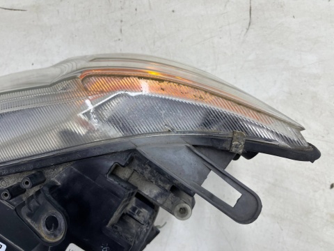 Lampa reflektor Mitsubishi Colt 6 VI Z30 LIFT 08-12r. PRAWA przednia ORYGINALNA prawy przód EUROPA 8301b180 Lampa reflektor Mitsubishi Colt 6 VI Z30 LIFT 08-12r. PRAWA przednia ORYGINALNA prawy przód EUROPA 8301b180