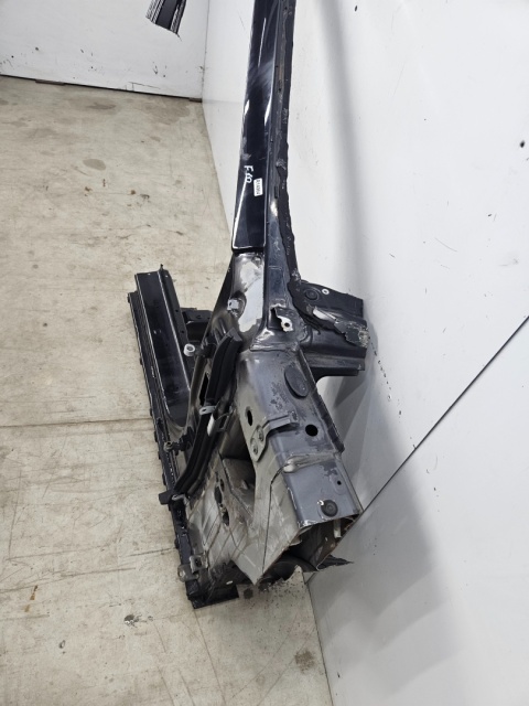 Poszycie BMW F10 sedan 10r.- prawy bok rama drzwi próg słupek A ćwiartka CZARNY KOLOR Poszycie BMW F10 sedan 10r.- prawy bok rama drzwi próg słupek A ćwiartka CZARNY KOLOR