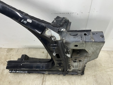 Poszycie BMW F10 sedan 10r.- prawy bok rama drzwi próg słupek A ćwiartka CZARNY KOLOR