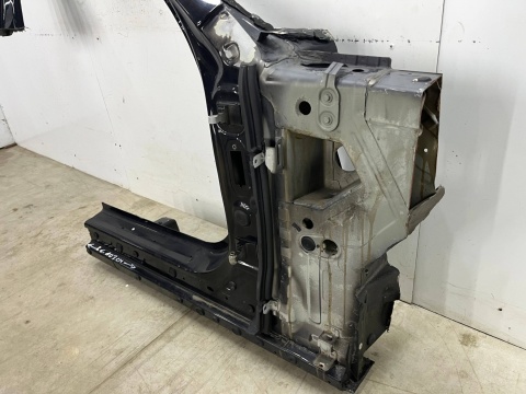 Poszycie BMW F10 sedan 10r.- prawy bok rama drzwi próg słupek A ćwiartka CZARNY KOLOR