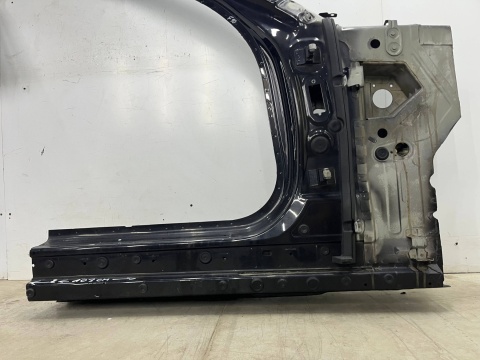 Poszycie BMW F10 sedan 10r.- prawy bok rama drzwi próg słupek A ćwiartka CZARNY KOLOR