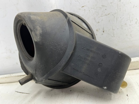Klapka wlewu paliwa Mitsubishi Colt VI 6 Z30 3d 3Drzwi 04-12r. kod koloru p04 czerwona korek mr959151 Klapka wlewu paliwa Mitsubishi Colt VI 6 Z30 3d 3Drzwi 04-12r. kod koloru p04 czerwona korek mr959151
