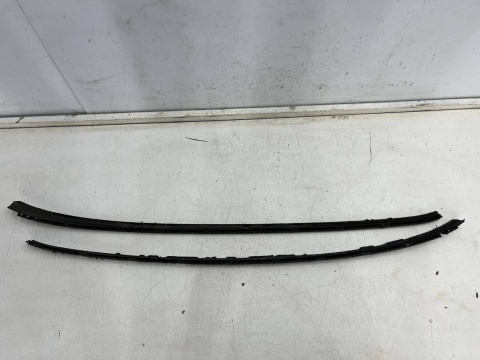Listwa Ford Focus MK3 10-19r. prawa lewa nakładka listwa montażowa szyby przedniej czołowej komplet
