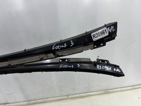 Listwa Ford Focus MK3 10-19r. prawa lewa nakładka listwa montażowa szyby przedniej czołowej komplet Listwa Ford Focus MK3 10-19r. prawa lewa nakładka listwa montażowa szyby przedniej czołowej komplet
