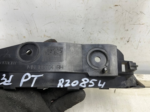Ślizg Mitsubishi Colt VI 6 Z30 LIFT 08-12r. 3d 3Drzwi prawe tylne mocowanie wspornik uchwyt zderzaka prawy tył mn105764 Ślizg Mitsubishi Colt VI 6 Z30 LIFT 08-12r. 3d 3Drzwi prawe tylne mocowanie wspornik uchwyt zderzaka prawy tył mn105764