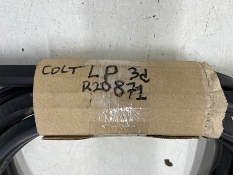 Uszczelka Mitsubishi Colt VI 6 Z30 3Drzwi 04-12r. guma lewych przednich drzwi kierowcy NIE USZKODZONA Uszczelka Mitsubishi Colt VI 6 Z30 3Drzwi 04-12r. guma lewych przednich drzwi kierowcy NIE USZKODZONA