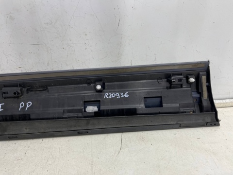 Listwa Audi Q3 I 8u 11-18r. prawa przednia dolna nakładka drzwi boczna prawy przód 8U0853960 Listwa Audi Q3 I 8u 11-18r. prawa przednia dolna nakładka drzwi boczna prawy przód 8U0853960