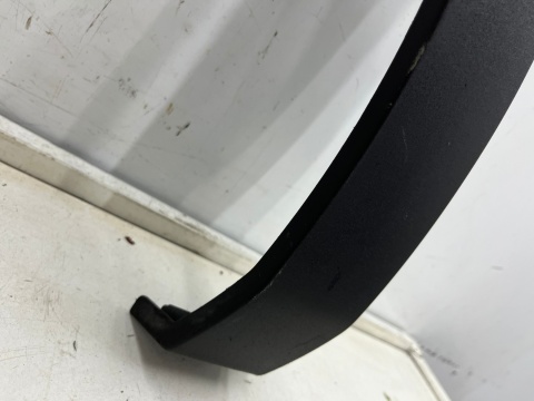 Listwa Peugeot 3008 II 16r.- prawa tylna nakładka rant błotnika CIENKA wąska prawy tył 9825289077 Listwa Peugeot 3008 II 16r.- prawa tylna nakładka rant błotnika CIENKA wąska prawy tył 9825289077
