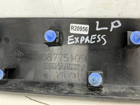 Listwa Renault Express 2021r.- lewa przednia dolna nakładka drzwi lewy przód 808775109r Listwa Renault Express 2021r.- lewa przednia dolna nakładka drzwi lewy przód 808775109r