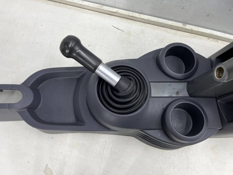 Tunel środkowy Mitsubishi Colt 6 Z30 VI 3d 5d 04-12r. obudowa uchwyty na kubki mieszek lewarka Tunel środkowy Mitsubishi Colt 6 Z30 VI 3d 5d 04-12r. obudowa uchwyty na kubki mieszek lewarka