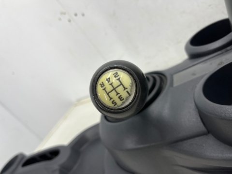 Tunel środkowy Mitsubishi Colt 6 Z30 VI 3d 5d 04-12r. obudowa uchwyty na kubki mieszek lewarka Tunel środkowy Mitsubishi Colt 6 Z30 VI 3d 5d 04-12r. obudowa uchwyty na kubki mieszek lewarka