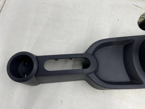 Tunel środkowy Mitsubishi Colt 6 Z30 VI 3d 5d 04-12r. obudowa uchwyty na kubki mieszek lewarka Tunel środkowy Mitsubishi Colt 6 Z30 VI 3d 5d 04-12r. obudowa uchwyty na kubki mieszek lewarka