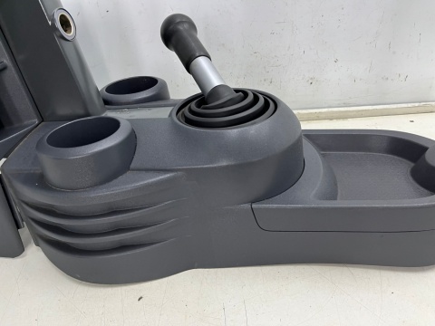 Tunel środkowy Mitsubishi Colt 6 Z30 VI 3d 5d 04-12r. obudowa uchwyty na kubki mieszek lewarka Tunel środkowy Mitsubishi Colt 6 Z30 VI 3d 5d 04-12r. obudowa uchwyty na kubki mieszek lewarka