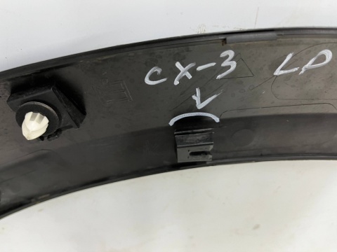 Listwa Mazda CX-3 CX3 14-21r. lewy przedni rant nadkola błotnika nakładka lewy przód d10e-51w31 Listwa Mazda CX-3 CX3 14-21r. lewy przedni rant nadkola błotnika nakładka lewy przód d10e-51w31