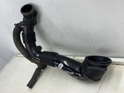 Rura Porsche Macan I 95b 14r.- przewód dolotowy PRAWY wąż filtra powietrza 95b129532a Rura Porsche Macan I 95b 14r.- przewód dolotowy PRAWY wąż filtra powietrza 95b129532a