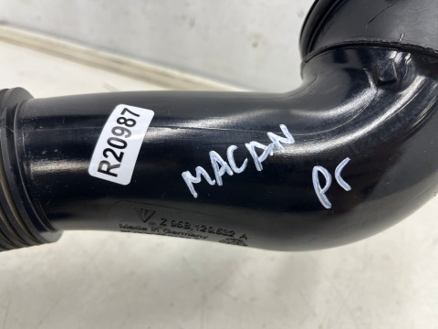 Rura Porsche Macan I 95b 14r.- przewód dolotowy PRAWY wąż filtra powietrza 95b129532a Rura Porsche Macan I 95b 14r.- przewód dolotowy PRAWY wąż filtra powietrza 95b129532a