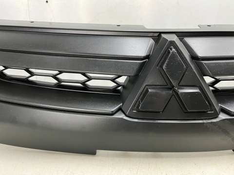 Atrapa Mitsubishi L200 5 V 19r.- grill przednia maskownica zderzaka znaczek 7450B264 Atrapa Mitsubishi L200 5 V 19r.- grill przednia maskownica zderzaka znaczek 7450B264