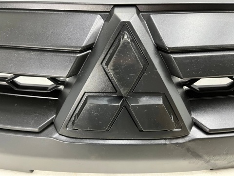 Atrapa Mitsubishi L200 5 V 19r.- grill przednia maskownica zderzaka znaczek 7450B264 Atrapa Mitsubishi L200 5 V 19r.- grill przednia maskownica zderzaka znaczek 7450B264