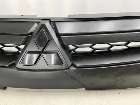 Atrapa Mitsubishi L200 5 V 19r.- grill przednia maskownica zderzaka znaczek 7450B264 Atrapa Mitsubishi L200 5 V 19r.- grill przednia maskownica zderzaka znaczek 7450B264