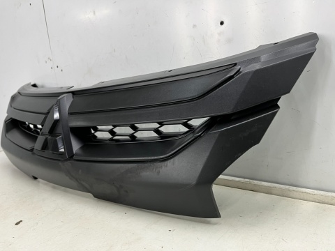 Atrapa Mitsubishi L200 5 V 19r.- grill przednia maskownica zderzaka znaczek 7450B264 Atrapa Mitsubishi L200 5 V 19r.- grill przednia maskownica zderzaka znaczek 7450B264