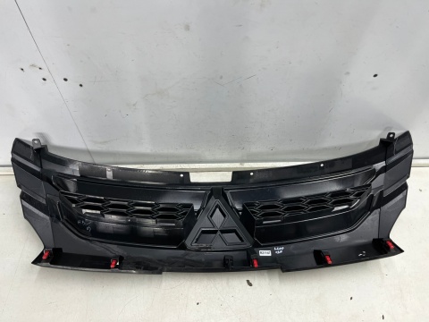 Atrapa Mitsubishi L200 5 V 19r.- grill przednia maskownica zderzaka znaczek 7450B264 Atrapa Mitsubishi L200 5 V 19r.- grill przednia maskownica zderzaka znaczek 7450B264