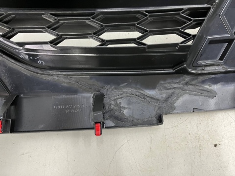 Atrapa Mitsubishi L200 5 V 19r.- grill przednia maskownica zderzaka znaczek 7450B264 Atrapa Mitsubishi L200 5 V 19r.- grill przednia maskownica zderzaka znaczek 7450B264