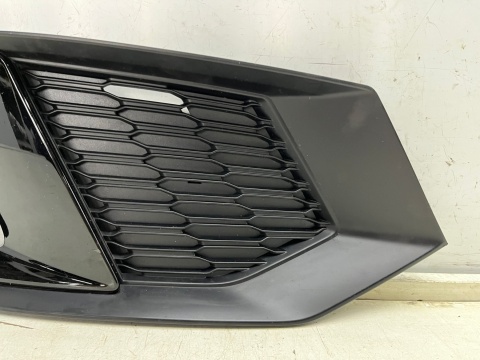 Kratka zderzaka Audi A7 C8 S-Line Sline 18r.- prawa przednia prawy przód 4K8807152A Kratka zderzaka Audi A7 C8 S-Line Sline 18r.- prawa przednia prawy przód 4K8807152A