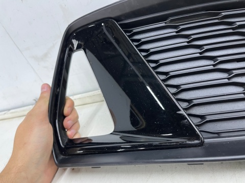 Kratka zderzaka Audi A7 C8 S-Line Sline 18r.- prawa przednia prawy przód 4K8807152A Kratka zderzaka Audi A7 C8 S-Line Sline 18r.- prawa przednia prawy przód 4K8807152A