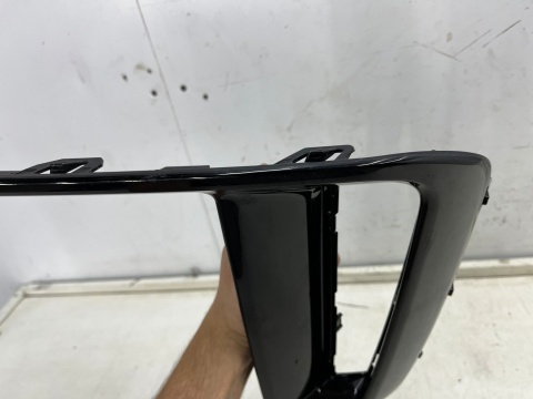 Kratka zderzaka Audi TT TTS S-Line Sline 18-23r. Lift prawa przednia prawy przód listwa 8S0807958 Kratka zderzaka Audi TT TTS S-Line Sline 18-23r. Lift prawa przednia prawy przód listwa 8S0807958
